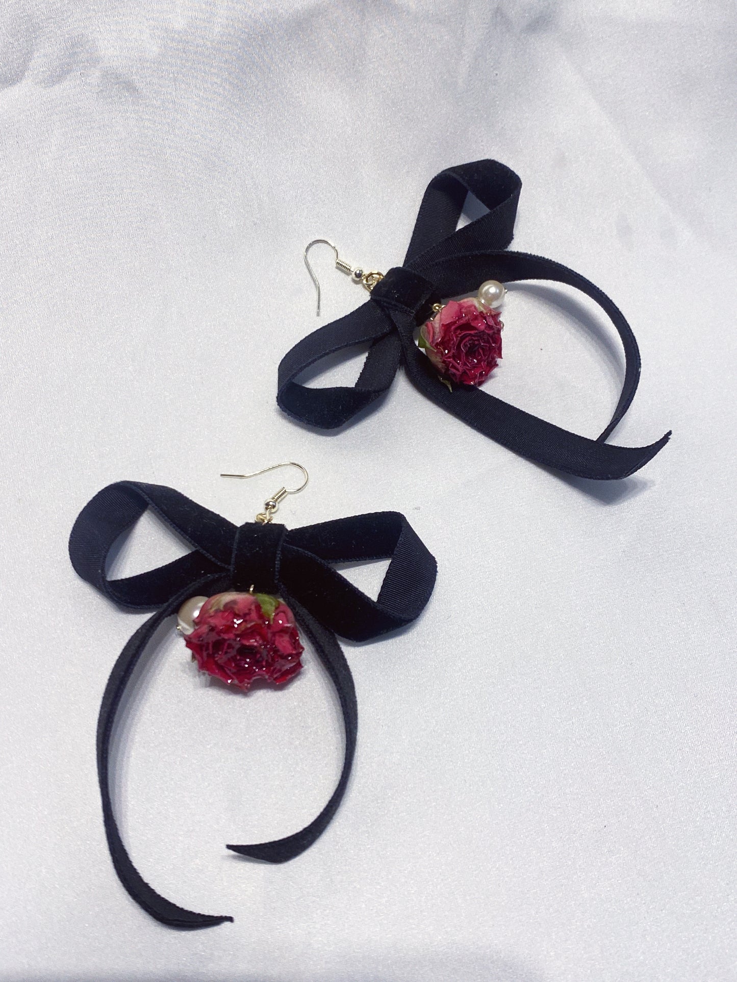 Velvet Bow Bloom Rose Drops