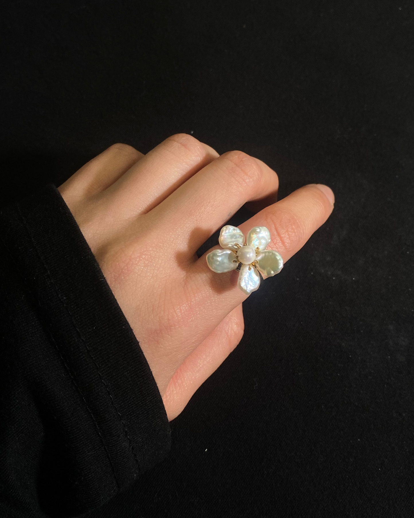 Mini White Keshi Pearl Flower Ring №46