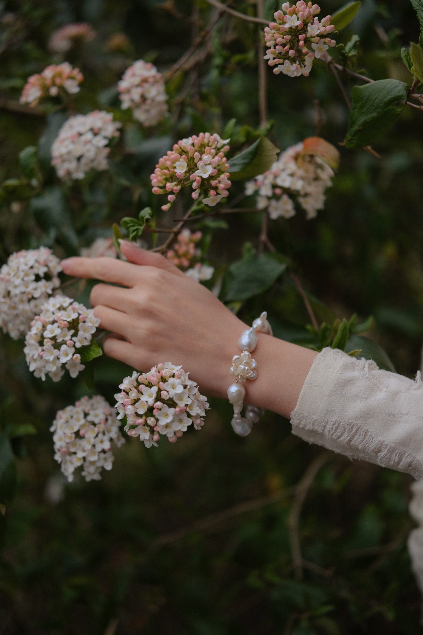 Mini Baroque White Keshi Pearl Flower Bracelet №55