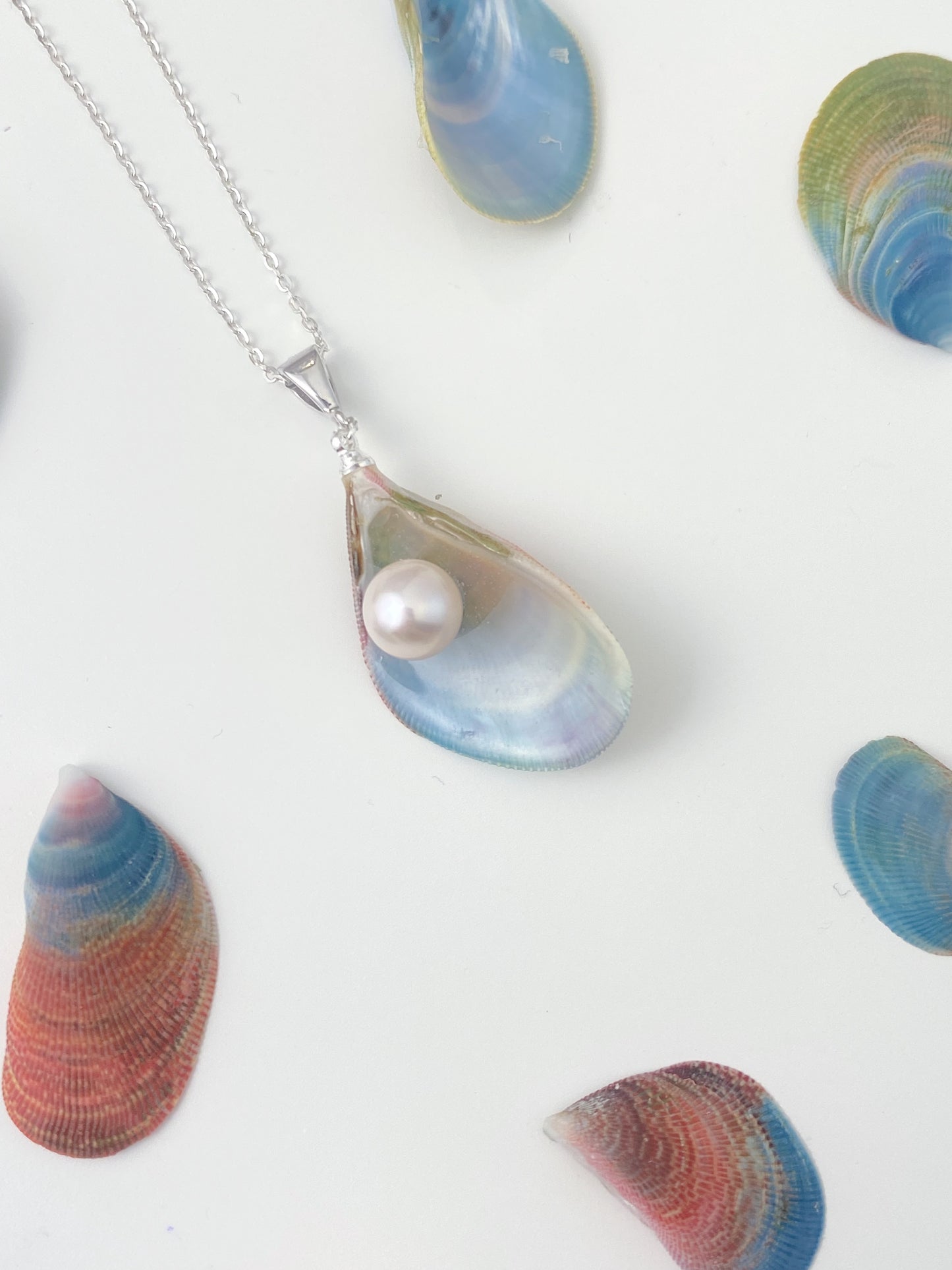 Rainbow Mussel Pearl Pendant Necklace
