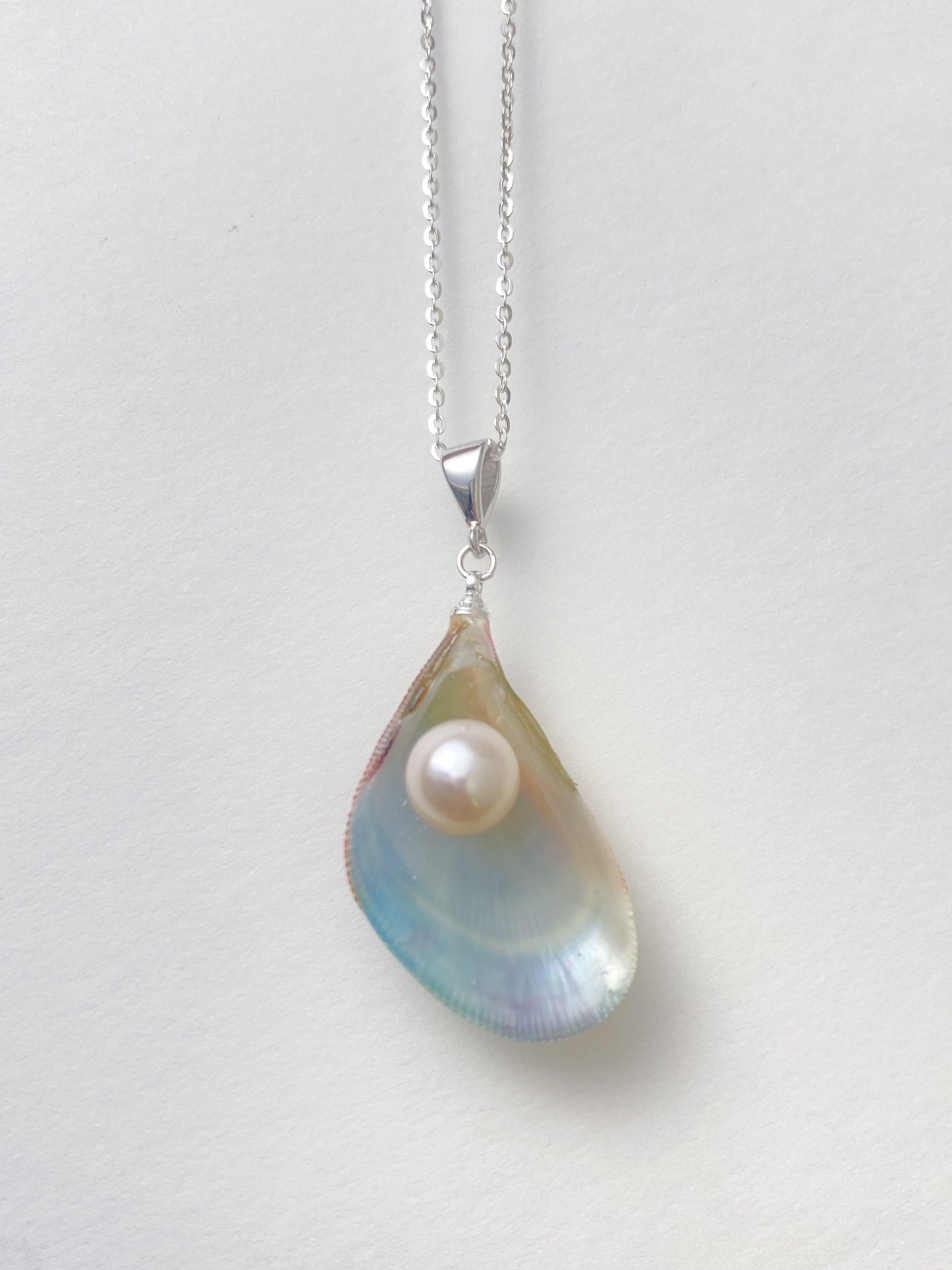 Rainbow Mussel Pearl Pendant Necklace