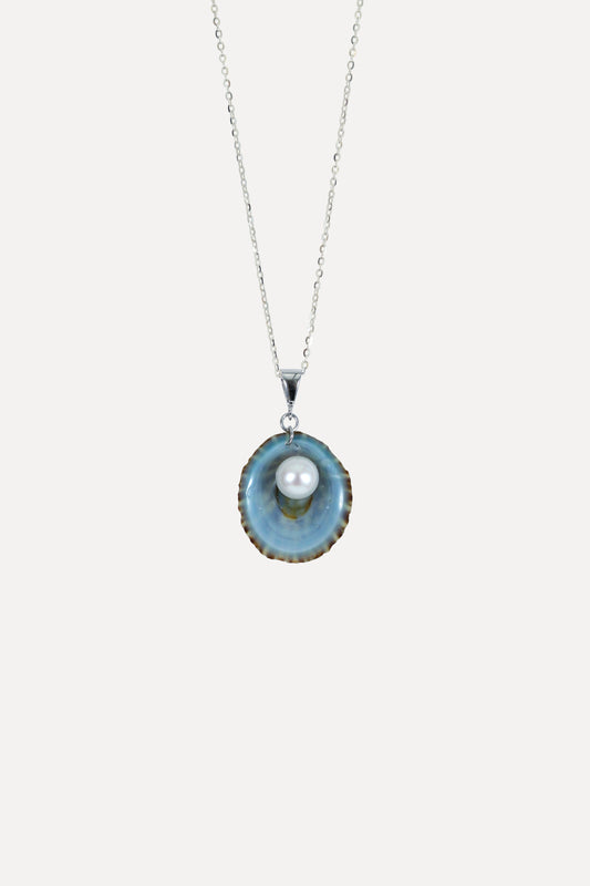 Limpet Pearl Pendant Necklace